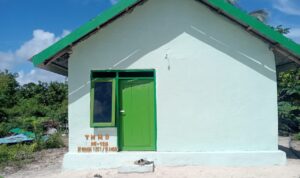 Salah satu rumah warga di Desa Moain, Pulau Moa yang telah selesai dikerjakan melalui program TMMD ke-128 Kodim 1511/Pulau Moa tahun 2026.